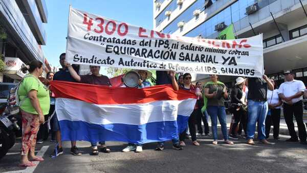 Enfermeras del IPS insisten con reajuste salarial: Denuncian que ganan menos del salario mínimo