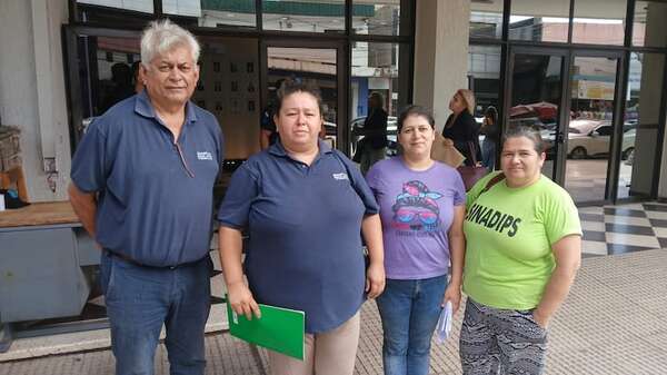 Precarización laboral: enfermeros del IPS realizan reclamos y exigen respuesta de las autoridades  - Nacionales - ABC Color