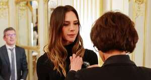 La Nación / Francia condecora a Victoria Beckham, en medio de conflictos familiares