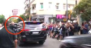 La Nación / Detenido por golpear camioneta de la comitiva de Milei