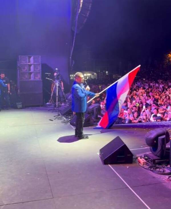 [VIDEO] Homenajearon a "Los Bybys" con un "Pájaro campana"