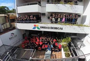 Equipos de colaboradores de Itaipú partieron rumbo a las sedes para ultimar logística de examen de becas del Gobierno | DIARIO PRIMERA PLANA