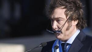 Video: Javier Milei canta rock en medio de incendios en la Patagonia y desata críticas