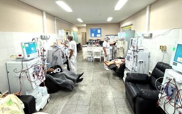 Cinco nuevas máquinas fortalecen servicio de diálisis en el Hospital General de Luque
