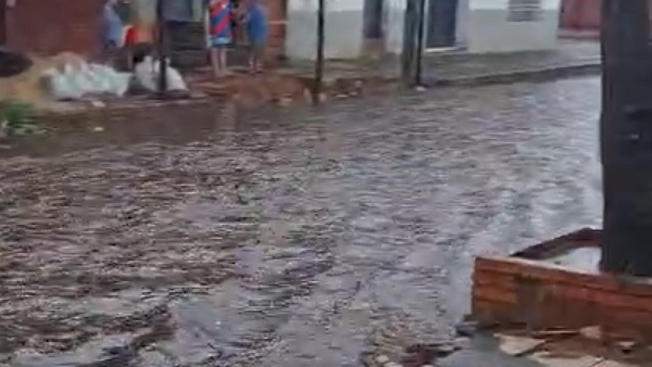 Video: Calles se inundan en el área que debía repararse con bono desviado por Nenecho