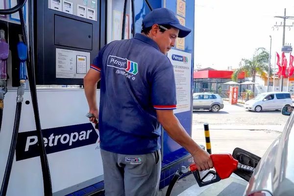 Anuncian primera baja del precio de combustibles en 2026 - Concepción al Día