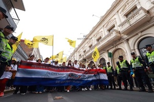 Docentes anuncian movilizaciones ante debate de reforma de la Caja Fiscal - ADN Digital