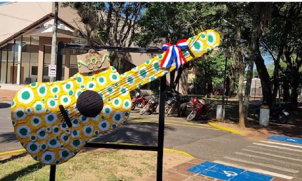Artesanas de San Juan Bautista rinden homenaje a Mangoré con una guitarra tejida en crochet - OviedoPress