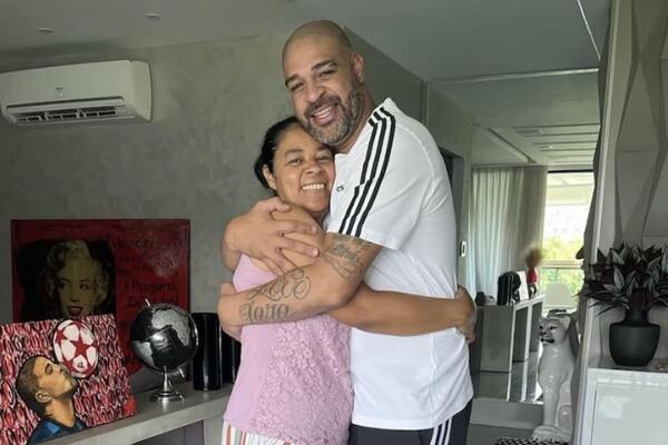 Popular / Estafaron a la mamá de Adriano y el ex jugador amenazó al sinvergüenza