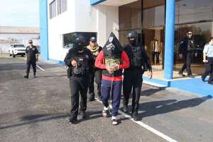 Video: “El Monstruo” ya está en territorio peruano tras su extradición - Policiales - ABC Color