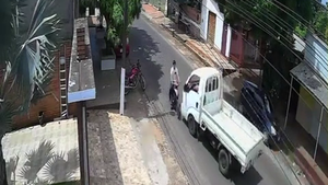 Video: Motociclista de 17 años queda en grave estado tras accidente vehicular en Caaguazú