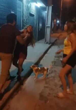Video: denuncian brutal agresión a mujer por parte de su expareja  - Policiales - ABC Color