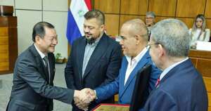 La Nación / Congreso de la Nación rinde homenaje al embajador de Taiwán