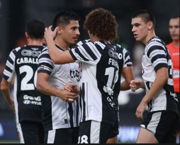 Popular / Ante la "V" Azulada, el Guma tuvo su primera alegría