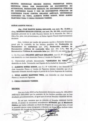 Nueva denuncia contra Orlando Arévalo por título falso