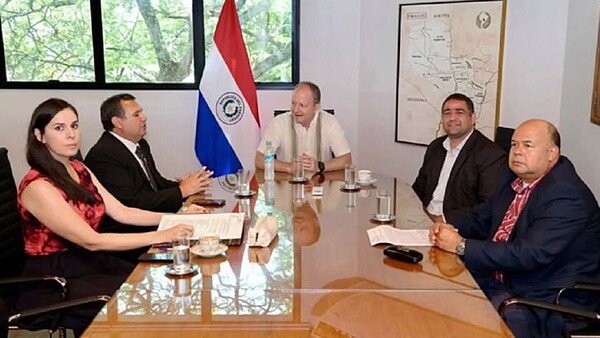 Anuncian otra propuesta que eleva el aporte estatal a 5%