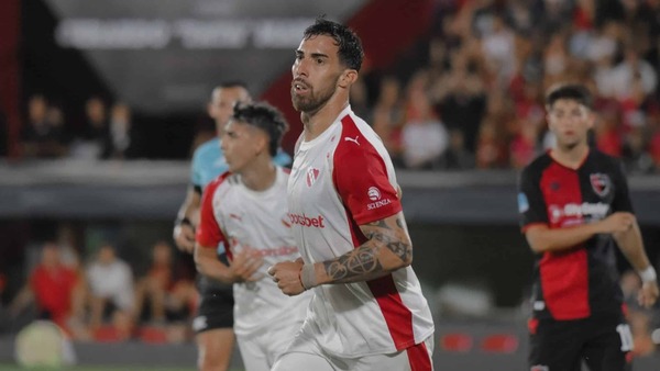 Gabriel Ávalos brilla con un golazo ante Newell's en Argentina