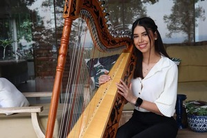 Larissa Ledesma: El arpa paraguaya que conquista México