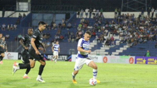 Olimpia se ahoga en sus errores y 2 de Mayo prueba su temple