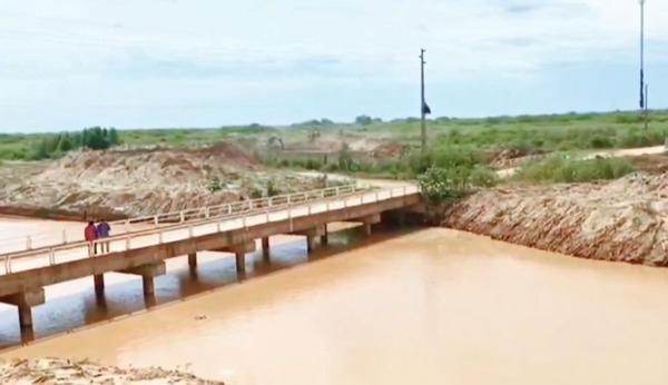 Varias familias aisladas por desborde del río Pilcomayo