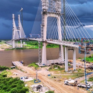 Falta poco más de 100 metros para que Puente de la Bioceánica conecte ambas márgenes del río Paraguay