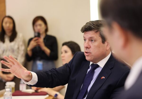 Ministro descarta subsidio y afirma que nuevos decretos establecen normas claras sobre inversiones electrointensivas