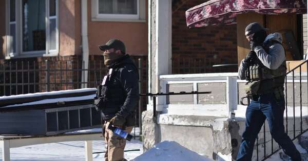 La Nación / Suspenden a los agentes implicados en el fatal tiroteo de un enfermero en Mineápolis