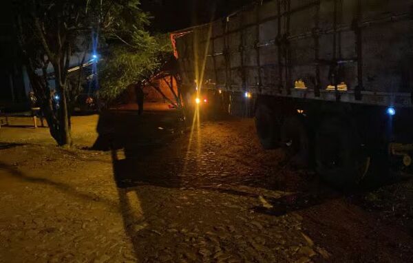 Camión sin control impacta contra una vivienda y deja heridos en Limpio