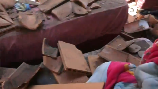 Tractocamión impacta contra una casa en Limpio y techo cae sobre niña de 9 años