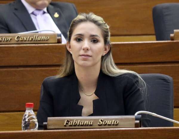 AUDIO. Reforma de la Caja Fiscal: Docentes de Ñeembucú repudian a Fabiana Souto - Ancho Perfil - ABC Color