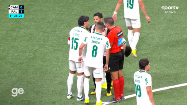 El cruce entre Gustavo Gómez y Hulk