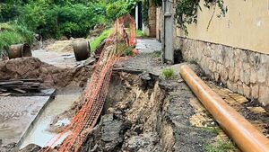 Nuevo derrumbe por obra de desagüe en barrio Santo Domingo