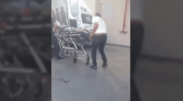 Denuncian a camilleros por echar a una paciente que sufrió ACV - Noticiero Paraguay