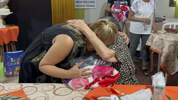 Festejó su cumpleaños junto a los abuelitos del hogar Emilio Sosa Gaona - Concepción al Día
