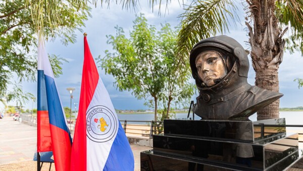Instalan busto del cosmonauta rusto Yuri Gagarin en Asunción