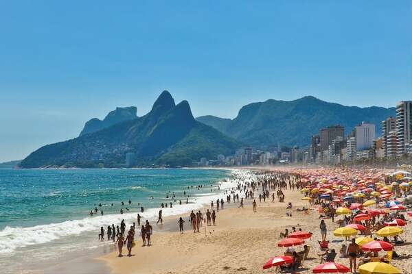 Más de 538.000 salidas al exterior: paraguayos eligen playas y destinos culturales - Negocios - ABC Color