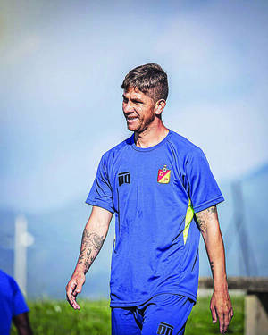 ¡Hendy con pelotero paraguayo en Colombia!