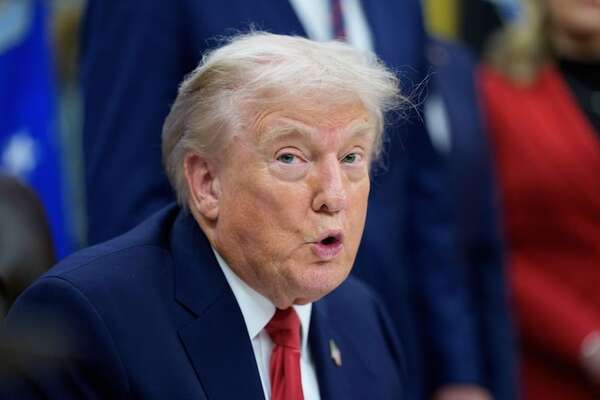 Trump amenaza con aranceles a países que vendan petróleo a Cuba  - Mundo - ABC Color