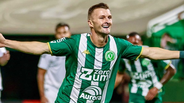 Walter Clar: Gol y figura en la goleada de Chapecoense