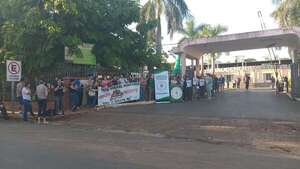 Funcionarios del Hospital Pediátrico exigen pago de remuneraciones de 2025 - Nacionales - ABC Color