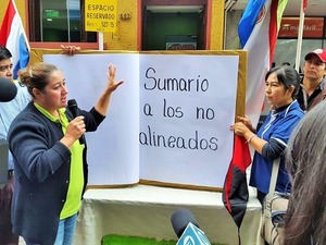 Docentes no descartan huelga ante posible reforma de la Caja Fiscal