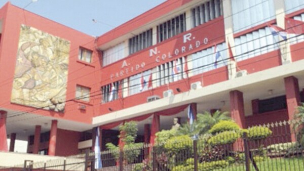 Denuncian a dos precandidatos del Partido Colorado por abuso sexual