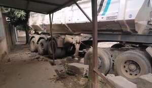 Video: vecinos de Cateura viven en zozobra por camiones de basura que causan accidentes - Nacionales - ABC Color