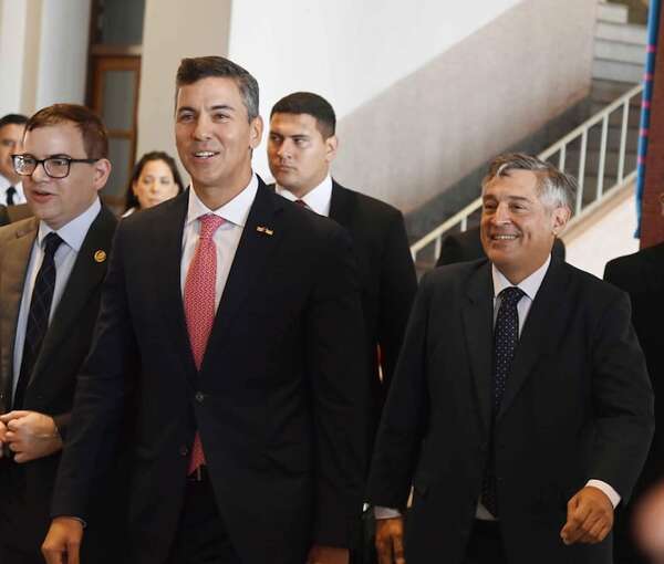 Funcionarios ya no podrán jubilarse si no hay reforma, alerta titular del MEC  - Economía - ABC Color