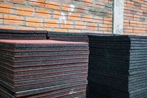 La mipyme paraguaya que convierte neumáticos en pisos de baldosa