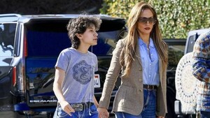JLo aparece por las calles con su hija Emme