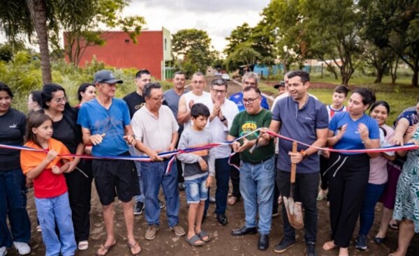 Municipalidad de CDE inaugura dos obras de empedrado en el km 10