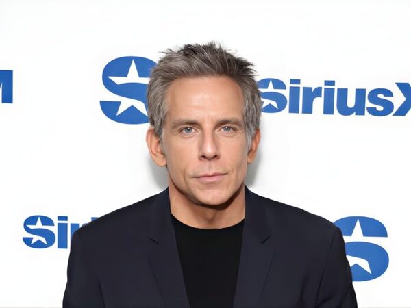 Popular / (VIDEO) ¡Famoso actor vende gaseosas en un súper!