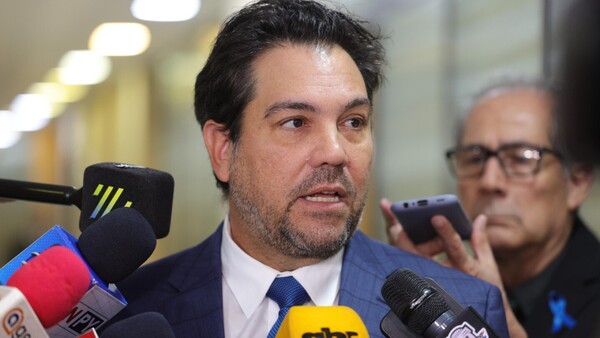 Juez concede medidas al abogado Óscar Tuma en caso de hijo de Lalo Gomes