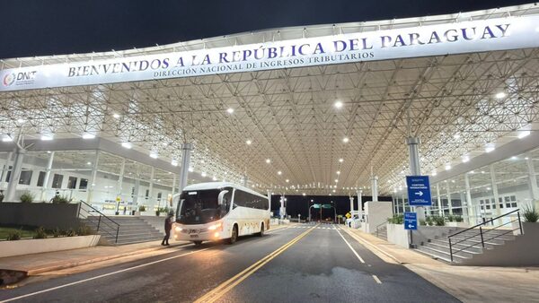 14 buses cruzaron por el Puente Integración en el primer día